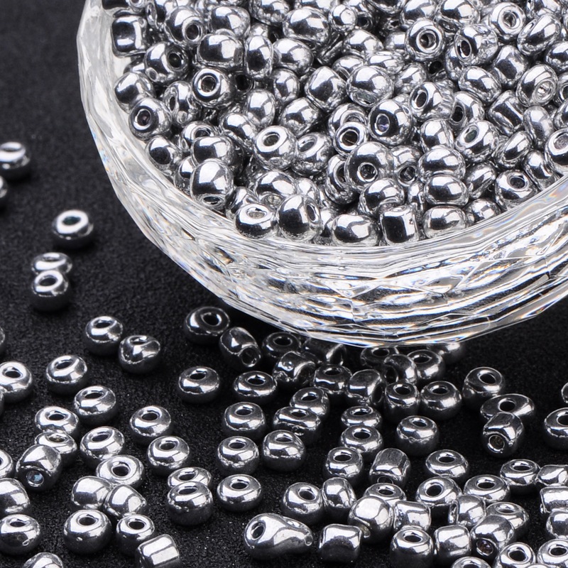 [SEED-Q003-02] Perles de rocaille opaques taille inf. 3 mm, trou 1 mm, sachet d'env. 30 gr, Argenté
