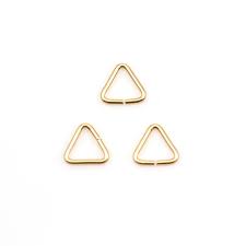 Bélière en laiton or antique, triangle ouvert , 7x7x7 mm