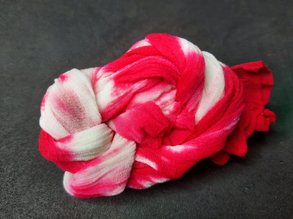 Bas en nylon deux couleurs pour la réalisation de fleurs artificielles rouge et blanc, environ 70cm