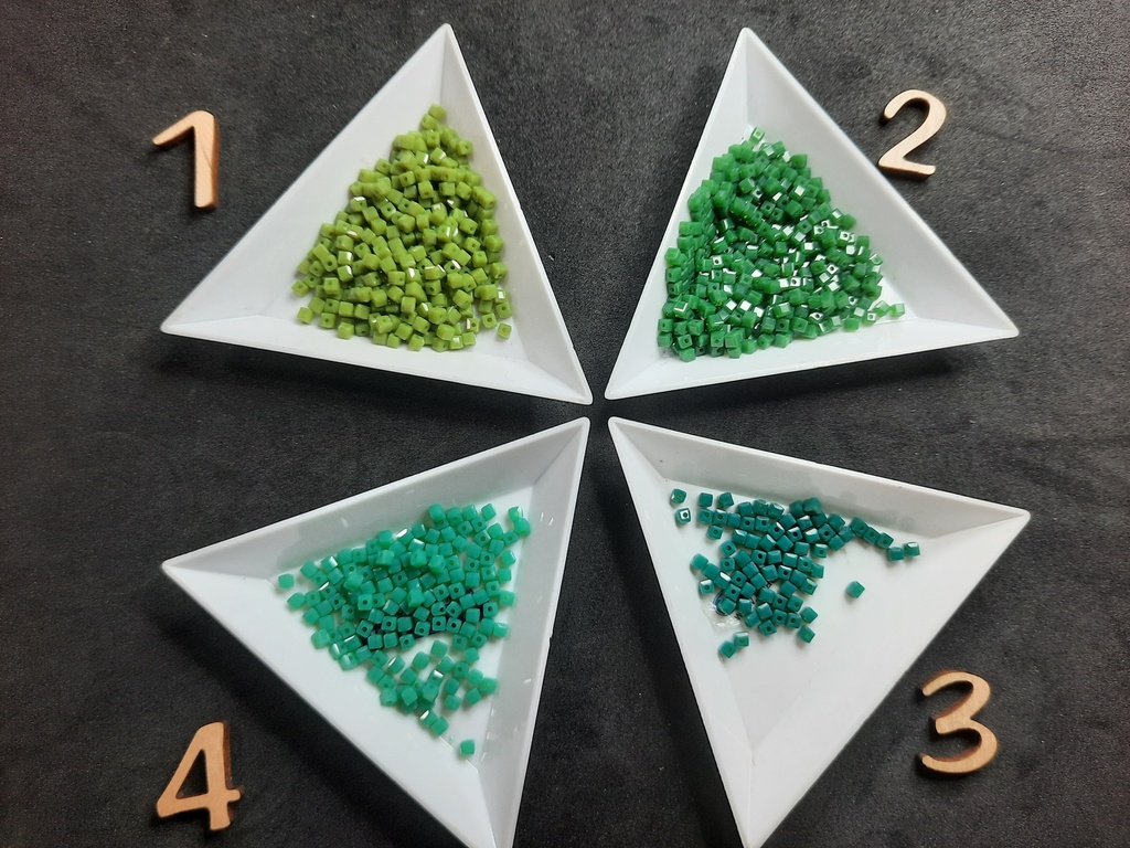 [5307] Perle briolette à facette cubique, 3x3mm, trou 0,5 mm (orange)