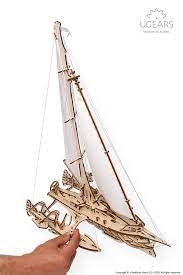 [8412089] Maquette en bois "Trimaran Merihobus", éch. 1:50, 237 pièces, 410x235x560mm