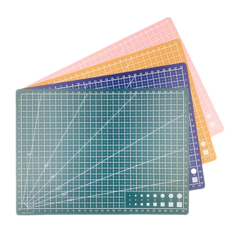 Tapis de coupe, recto verso, 30x22cm, coloris aléatoires