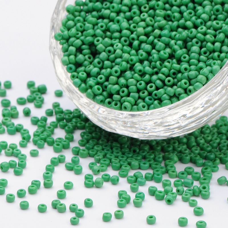 Perles de rocaille OPAQUES, TAILLE 2mm, trou 1mm, VERT SAPIN, sachet 12 gr.