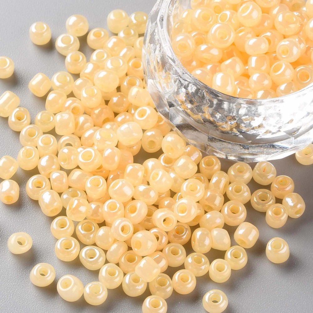 Perles de rocaille TRANSLUCIDES, TAILLE 4mm, trou 1,5mm, ORANGE, sachet 12 gr.